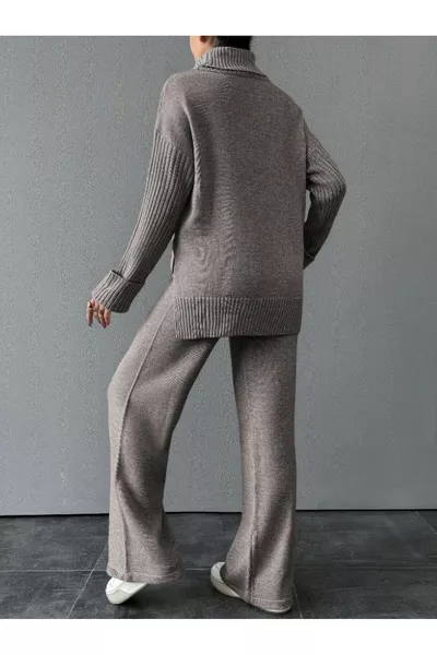 طقم صوف نسائي برقبة مضلعة مع نقشة جديلة وجانبين مشقوقين باللون الأنثراسيت - الرمادي الداكن