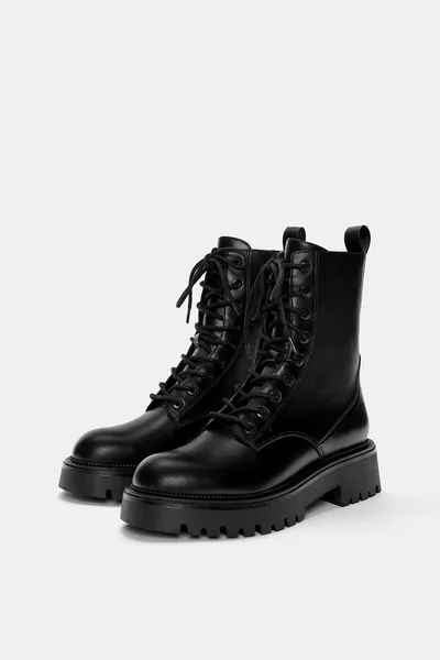 حذاء بحبل أربطة