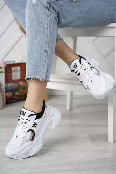 حذاء نسائي رياضي بكعب سميك