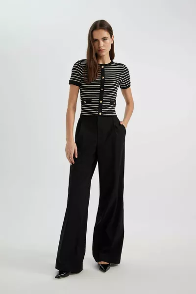 T-shirt à manches courtes côtelé à rayures, coupe slim, col rond, modèle SP