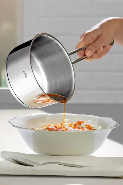 Сребърен стоманен сосиер  см без капак