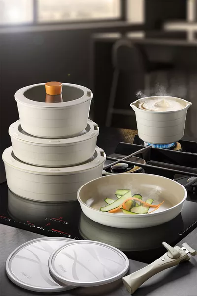 Ensemble de casseroles et poêles Midas Beige  pièces avec poignées amovibles et emboîtables I