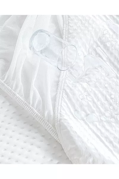 غطاء سرير مزدوج مقاوم للسوائل من كلارت - أبيض