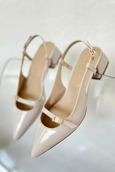 بسيطة وأشار اصبع القدم حزام واحد مشبك براءات الاختراع الجلود كتلة أحذية نسائية ذات الكعب