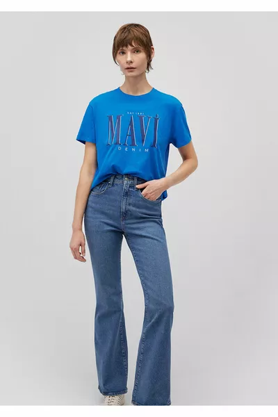 تي شيرت مطبوع بشعار عادي / قصة عادية 