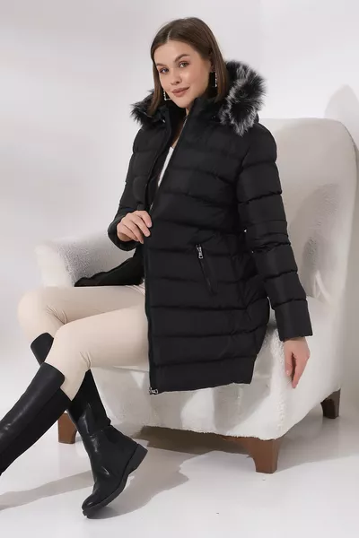 CAPPOTTO NERO CON CAPPUCCIO CON CERNIERA IN MICRO GEL RIEMPITO CON ACQUA E ANTIVENTO