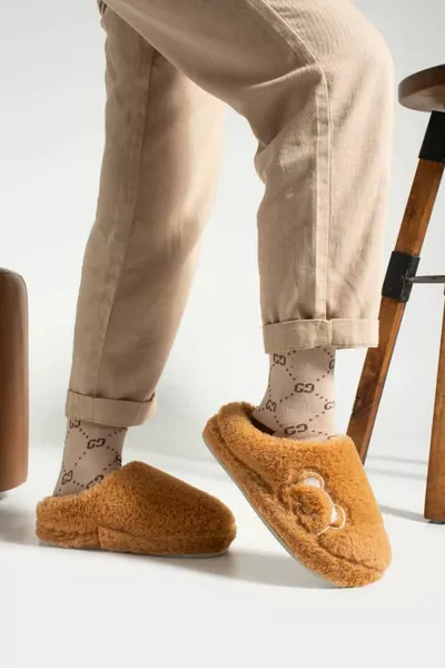 Трендовые унисекс плюшевые домашние тапочки