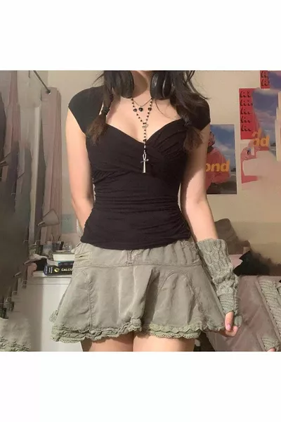 Camicetta da donna con colletto a cuore nero in tinta unita