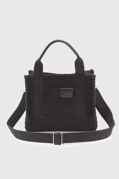 حقيبة نسائية من الفرو الصناعي الأسود 