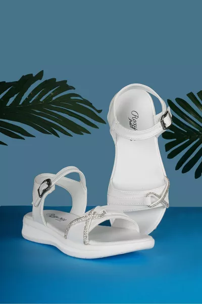 المرأة عارضة الأبيض Antaneous / العظام الصنادل الوحيد مع أبازيم لامعة