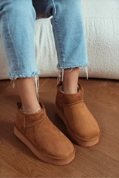 Scarpe da donna con mini pelle scamosciata marrone chiaro all'interno della pelliccia Scarpe da mezza stivali invernali da donna