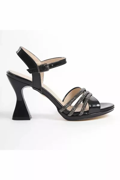 المرأة السوداء الجبهة الحجر مساء اللباس الكعب