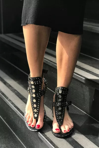 Schwarze Metallsandalen aus Metall mit Stein