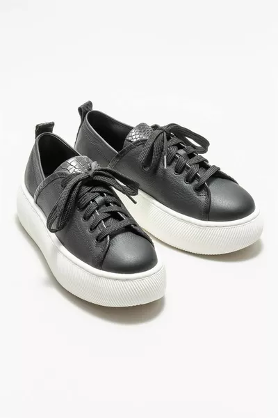 حذاء رياضي نسائي جلد أسود