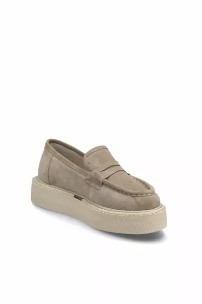 حذاء لوفر نسائي