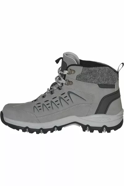 قارب الرحلات