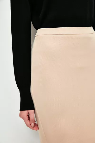 تنورة ضيقة مستقيمة