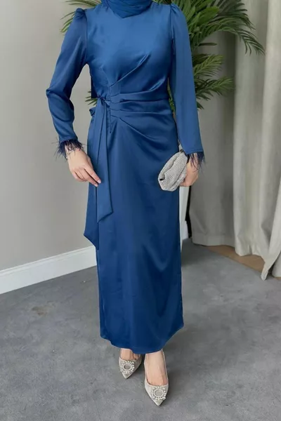 كم مهدب الساتان مساء اللباس الأزرق الداكن