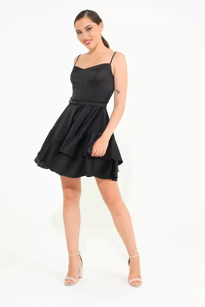 فساتين سهرة سوداء قصيرة من الساتان