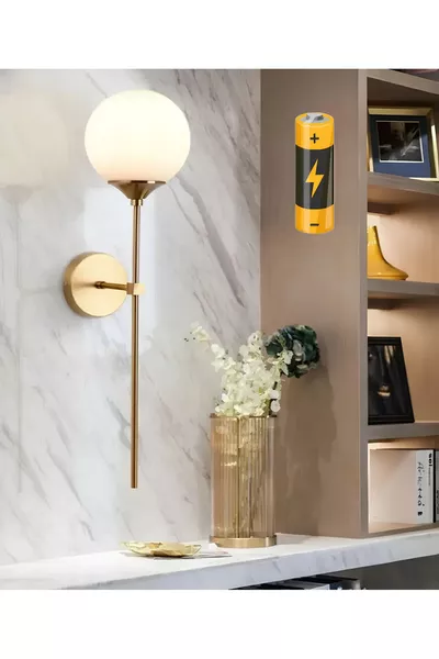 Modern ontwerp wandlamp op batterij met aan/uit-knop, wit, met wit mat glas, verouderd goud