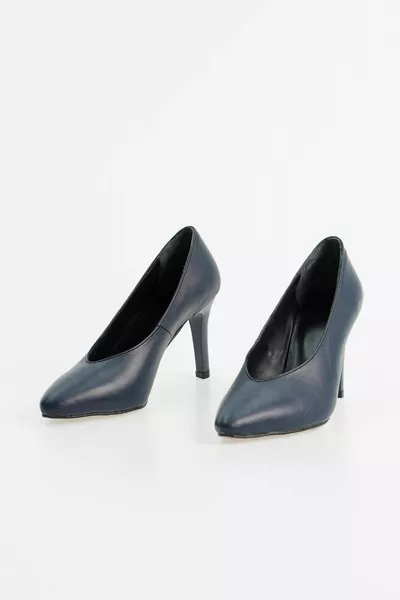 Женские туфли на шпильке с острым носком из натуральной кожи