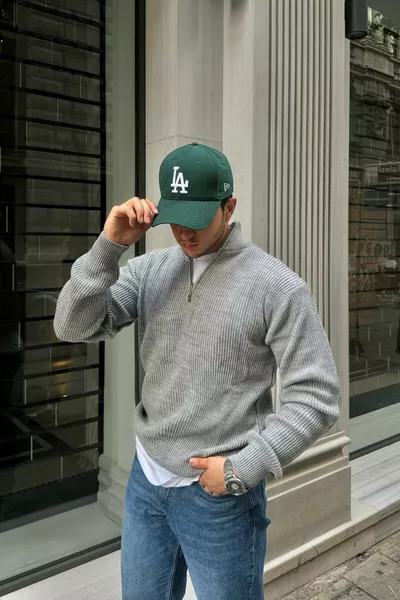 كنزة رجالية صوفية سميكة بياقة عالية وسحّاب نصف