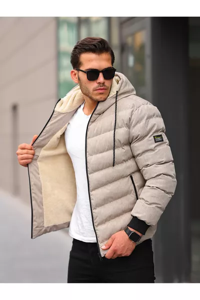 سترة رجالية مبطنة بالفراء من الداخل باللون عسلي