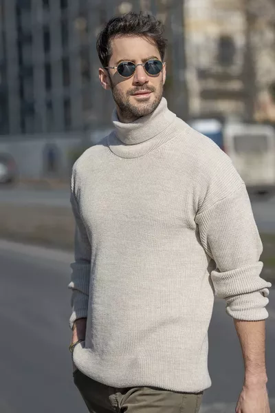 Мъжки спортен пуловер с рибена кост и V-образно деколте от плетиво Селаник