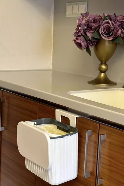 Кош за отпадъци с дръжка - Бял - С двустранен капак - 8 литра