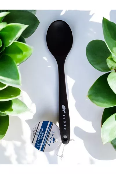 Non-stick, heat-resistant silicone spoon set. Colors may vary.