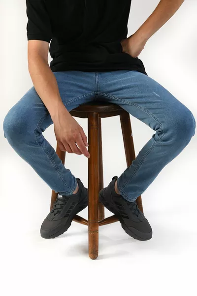 أحذية المشي عارضة سوداء مخططة سوداء مدخنة