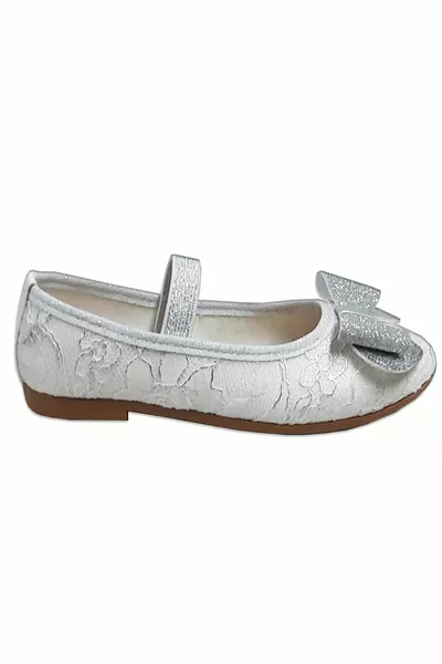 Weißes Abendkleid aus Spitze Brautkleid Sechs Mädchen Ballerinas Schuhe