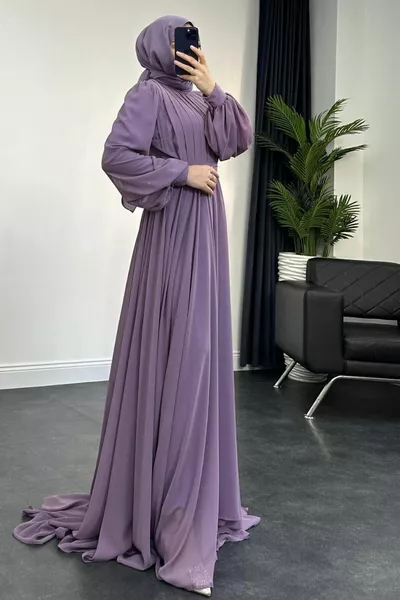 Hijab Chiffon Abendkleid lila mit plissiertem Schwanz auf der Vorderseite