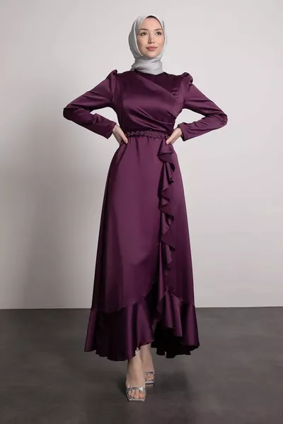 Robes de soirée hijab avec pierres sur la ceinture et plissées sur le devant