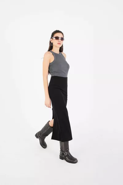 Arkası Yırtmaçlı Kalem Etek 