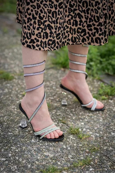 Schwarze Wrapping Stone Heels für Damen Stilvolle Heels 