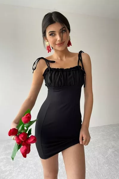 Tissu Atlas à bretelles à lacets Cordon de serrage sur la poitrine Robe de soirée noire détaillée et robe de graduation 