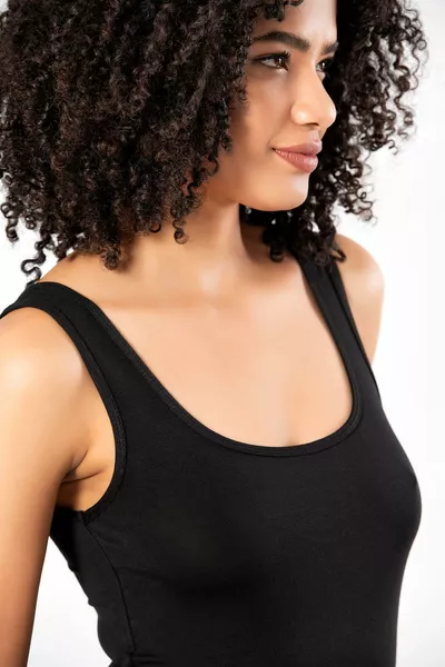 قميص داخلي فاخر من الخيزران الطبيعي الأسود فائق النحافة Weweus موديل 