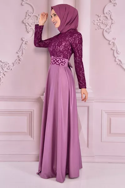 Дантела детайл вечерна рокля люляк 