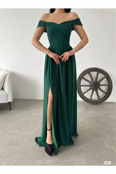 Abito in crêpe dettagliato con spacco a scollo a barca