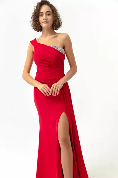 المرأة الأحمر بكتف واحد فستان سهرة طويلة مع الحجارة