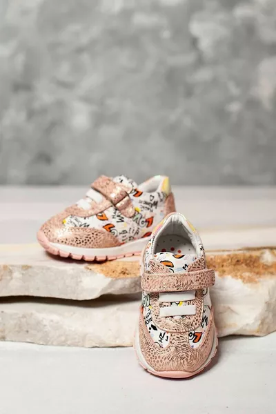 الخطوة الأولى بودرة أحذية الأطفال