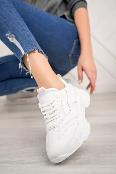 Sneakers stringate con suola alta in pelle bianca da donna