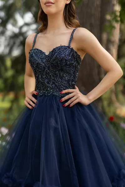 Minerva Engagement Toilet - Henné, pizzo Jablonex importato ricamato, gonna dettagliata con volant