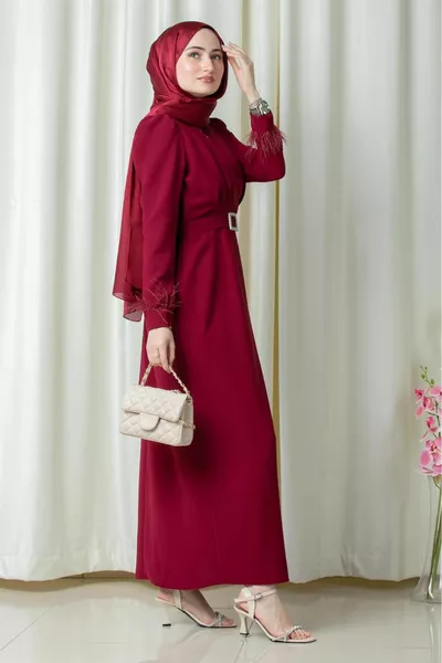 Robe de soirée détaillée en plumes de bras Vénus-bordeaux