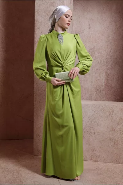 ABITO DA SERA IN RASO CON SPILLA 