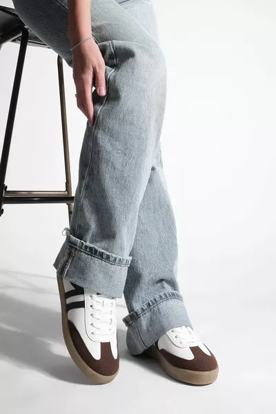 حذاء رياضي نسائي برباط حذاء رياضي مسطح Tiyone Brown