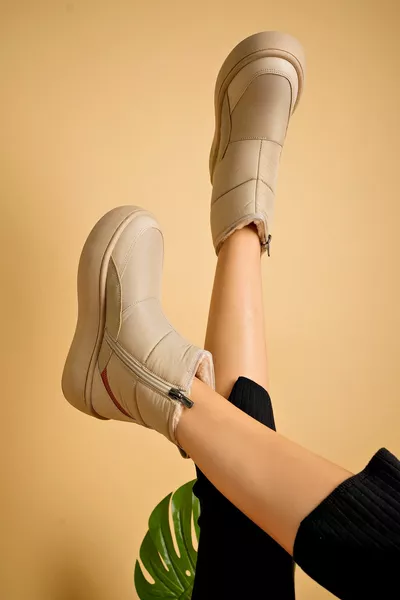 أحذية ثلجية من الفراء الداخلي للمرأة