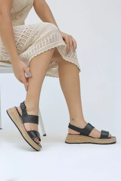 الصنفرة مادة الجلود الطبيعية المطاط جود التفاف وحيد المرأة السوداء الصنادل