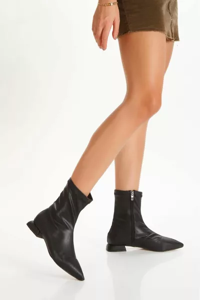 أحذية قصيرة تمتد الكعب القصير